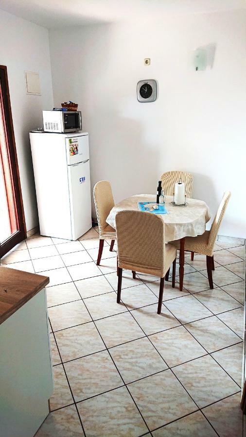 Appartement Apartman Ivanka à Vir Extérieur photo
